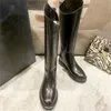 2023 Nouvelles bottes d'équitation pour dames avec encoche oblique sous le genou tête ronde talon épais bottes de chevalier à baril long classique simple chaussures pour femmes élégantes et à la mode