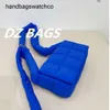 BottegveNetas Cassettes Bags Crossbody Bag Net Red Gęczba Tkana poduszka Women One ramię w dół jesień i zima 2024 Nowa moda ma logo