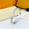 Designer märkesarmband Kvinnor Män Bangle Luxury Designer Letter Armband Crystal 18K Guldpläterad rostfritt stål bröllopälskare gåva smycken