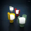Lâmpadas de mesa Designer italiano Pétala Lâmpada Macaron Cor para decoração de quarto Personalidade Estudo Leitura Iluminação LED ao lado