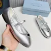 Mary Jane Designer Ballet Vrijetijdsschoenen Triangle Crystal Geklede schoenen Lakleer platte onderkant Geklede schoenen Topkwaliteit kalfsleer Bovenwerk Bright Diamond Loafers