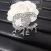 6GST Designer Brand Double Letter Brooches Geometric Sweater Suit Collar Pin Brooche Fashion Womens Back Strap Crystal Rhinestone Tassels Brooch Wedding Jew