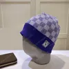 Projektantka czapka Damska czapka litera haftowa odznaka ciepłe włosy męskie czapce zimowe kapelusz ciepłe kolory i style są dostępne zimowe casquette