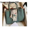 Designer Garden Party Bags 2024 Couro de textura grande Capacidade Bucket portátil One ombro Crossbody Tote Combinente feminino tem logotipo 37R6