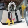 Designer Garden Party Bags 20 New Womens One Spalla Oblique Cross Tote Tela Versatile Secket per lo shopping portatile ha un logo