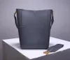 Sac de godet en cuir de veau 5A Brand Sac à godet pour le veau pour femmes Sangle à grain doux Sac à dos Sac à vaisselle grande capacité sac à main de sac à main 23 * 33cm