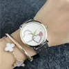 2023 Femmes Montre Designer Mode M Design Marque K Quartz Montres-bracelets pour femmes Fille Cristal coloré Amour Coeur Forme Style Métal Acier Bande Livraison Gratuite