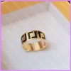 Designer Plain Rings Gold Lettres Femmes Bague Haute Qualité Designers Bijoux Hommes Pour Fête Classique Amour Dames La Bague. G239276BF