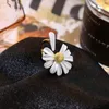 Studörhängen Kvinnor Fashion Romantic Daisy Flower Rings Armband Halsband Multicolor Söta lyriska presentsmycken för Lady Girls