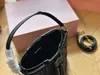 2023 Ny veckad hinkväska Kvinnor Crossbody Väskor Designer Bag Luxury Handbag Mini Tote mode axelväskor avslappnad handväska