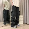 Mäns jeans män avslappnade lastbyxor streetwear stora fickans baggy mopping byxor harajuku hip hop lossa kvinnor breda ben byxor overaller 230927