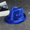 Cappellini da ballo Spettacolo di danza Cappello da jazz per feste Glitter Paillettes Cowboy Moda Gioco di ruolo Prop Performance Costume Donna Uomo Cappelli con perline Cappelli stile Fedora e borsalino