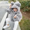 재킷 귀여운 곰 플러시 베이비 보이즈 재킷 뉴 가을 겨울 따뜻한 가짜 모피 코트 소녀 후드 스노우 슈트 어린이 OUERTWEAR 의류 0-6Y 230928