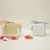 Opakowanie na prezenty 50pcs Opakowanie Opakowanie przyjęcie weselne Favors Candy Box z wstążkami Urodzinowe pamiątki Mariage Bags dla gości