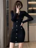 Casual klänningar Elegant röd stickad klänning för kvinnor Sexig V-ringning Långärmar 2023 Autumn Korean Style Fashion Bodycon Pencil Lady Clothes