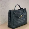 Tissé Lady Épaule 2023 Cassette Légumes Botteega One Bvbag Andiamo Panier Fourre-tout Sacs de créateurs Sac à bandoulière Petit sac à main d'eau Seau Shul