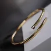 V gouden bedel dikke nagel punk damesarmband in drie kleuren vergulde luxe kwaliteit voor bruiloft sieraden cadeau hebben velet tas stempel PS316K