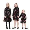 Tenues assorties pour la famille 2024 Automne Bébé Oiseau Modèle Famille Vêtements Assortis Adolescentes Filles Coton Robe Midi Fille Smockée Style Bébé Barboteuse # 7700 230927