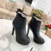 Designer Black Premium Leather Boots For Women Luxury Brand Glänsande fluorescerande gul kedja Stiletto Round Toe Platform Pumps