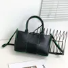 디자이너 Arco Ladies Bags Bag Beneeta Classic Cassette 2023 New 25cm 직조 핸드 헬드 토트 패션 어깨 어깨 크로스 바구니 핸드백