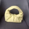 Большая дизайнерская вместительная сумка-хобо, ручные женские сумки на клипсе, кожаная классическая кассетная плиссированная сумка Veneeta, 2023, женская летняя сумка Cloud N8ak