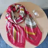 Шарфы Модный женский шарф с принтом в стиле ретро, квадратная шаль, украшение в виде нагрудника, индивидуальное пляжное полотенце 230927