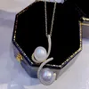 22092410 Médaillons de bijoux en perles pour femmes akoya 8-9mm 7-8mm strass d'eau douce zircone courbe géométrique pendentif 18k jaune w355S