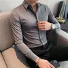 Mäns avslappnade skjortor klaret röd elegant klänning för mens bröllopsfest slit Slim fit gentleman kläder svartgrönt arbete topp social blus