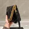 Womens Designer Crossbody Bag 87 i quiltad läderfold axelväska kedja handväska lyxiga korsbags på väska modehandväskor