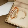 Bracelet bracelet de créateur bracelet de luxe designer lettre de diamant diamant de qualité supérieure design bracelet femme polyvalent style de mode boîte de cadeaux de Noël