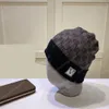 Beanie Ear Muffs Fransa Örme Şapka Lüks Beanie Cap Kış UNISEX İşlemeli Mektup Açık Hava Sporları ve Seyahat Saf Yün Takılmış Şapkalar Tasarımcı Kapağı
