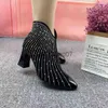 أحذية نيزك أحذية Rhinetstone Women's Black Boots مدببة في الكعب العالي أحذية Side Zipper Boots Platform أحذية رعاة البقر للنساء X0928