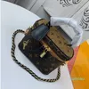 Designer MakeupWomens fashion chainPortable makeup bag Leather crossbody bag Flip design inside mobile phone pouch