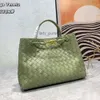 Andiamo Bag Large Crossbody Lady Tote Ins Bolsas de diseñador Estilo tejido Bolso Capacidad de casete Un hombro Botteega Botón Totes Bvbag Vkf9