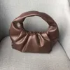 Grande capacité de designer Hobo Pochette Sacs à main pour dames Clip Veneeta Cuir Classique Cassette Sac plissé 2023 Nuage d'été pour femmes N8ak