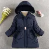 ジャケット312年冬は暖かい女の子のジャケットバタフライパターンファッションデタッチ可能な帽子の裏地ぬいぐるみ襟の重いコート230927