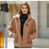 Abbigliamento femminile europeo e americano autunno e inverno nuovo marchio di moda triangolo invertito cardigan a maniche lunghe cerniera peluche patchwork cappotto da donna