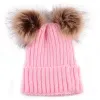Kış Beanie Şapkası Kadınlar için Knited Double Pom Pom Fux Fur Raccoon Ball Bobble Kafatası Şapkası