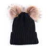 Kış Beanie Şapkası Kadınlar için Knited Double Pom Pom Fux Fur Raccoon Ball Bobble Kafatası Şapkası