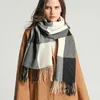 Écharpes de luxe Plaid Écharpe Hiver Chaud Cachemire Femmes Longue Pashmina Foulard Femme Lady Gland Châle Wraps Voyage Poncho Couverture 230927