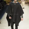 Męskie mieszanki wełny 2023 Masowe Mężczyźni Płaszcze odzieżowe Płaszcze Cape Wełniane kurtki z kapturem Solid Kolor Streetwear Autumn Poncho Nieregularny płaszcz 230927