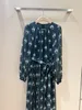 Vestido midi con estampado floral de manga larga de seda negra de marca de moda europea