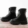 Stövlar 2022 Plattform Patentläderstövlar Rivet Women Autumn Punk Motorcykelstövlar blockerar gotiska tjocka sulskor Kvinnor Mid-Calf Boots X0928