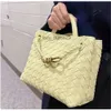 Fourre-tout tissé unique Bvbag Andiamo Lady Designer Sacs Sac Cuir Premium 2023 Sac à main Boucle de corde en métal Fourre-tout Cassette Épaule Botteega Bandoulière XWLH