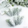 Decorações de natal 20/10 pçs ramos de pinheiro de neve artificial decorações de casamento da árvore de natal diy desktop sala de estar casa cozinha plantas