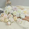 Décorations de Noël Blanc Rose Head Fleurs artificielles Mariage de mariage pour la maison décor anniversaire de Noël DIY TROUR CROST FLORIES BULK