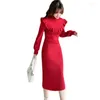 Casual Dresses Korean Chic Ruffle Turtleneck Sticked tröja Röd för kvinnor 2023 Hösten Elegant långärmad Slim Midi -klänning