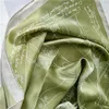 Schals Pferdedruck Natürlicher Maulbeerseidenschal Twill Handgerolltes Bandana 110 cm Sommerkopf Luxus Damen Designer Tücher 230927