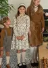 Trajes a juego para la familia Colección AP Caramel 2024 Vestido floral para niñas de otoño Mameluco para bebés Colección elegante Mix N Match Conjunto de ropa dulce # 7704 230927