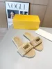 Designer Vintage Check Slides Sandales Imprimer Archive Plaid Pool Slipper Femmes Beige Summer Beach Outdoor 0922